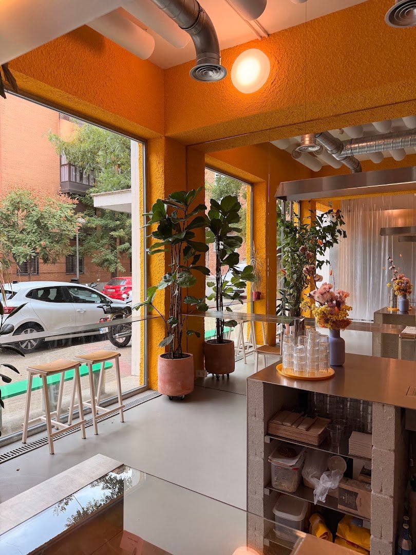 Hola Coffee Roastery specialty coffee shop in Madrid - photo 2