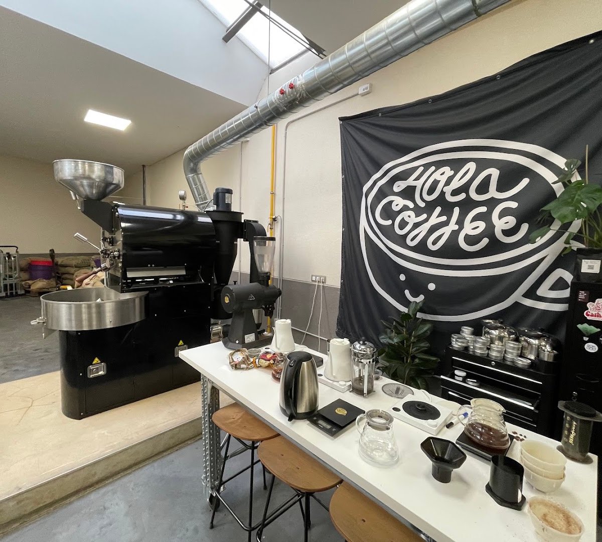 Hola Coffee Roastery specialty coffee shop in Madrid - photo 5