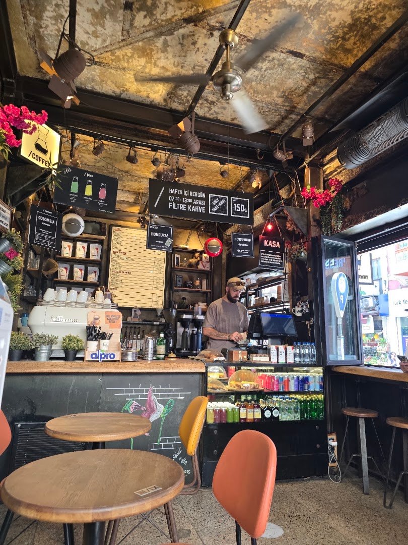 Just Coffee & Roastery specialty coffee shop in Istanbul - photo 10