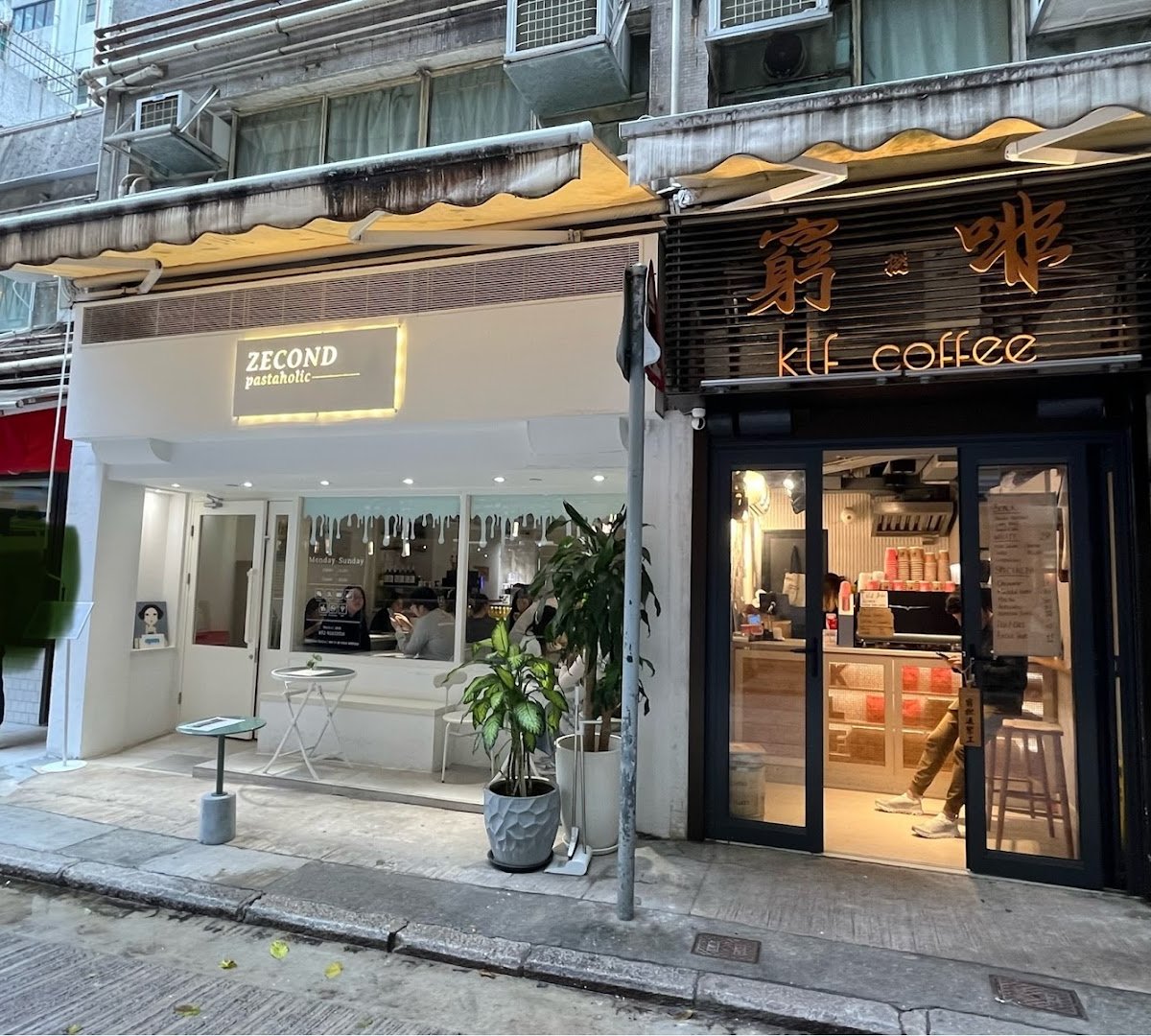 Storefront of 窮撚啡 klf coffee, specialty coffee shop in Hong Kong