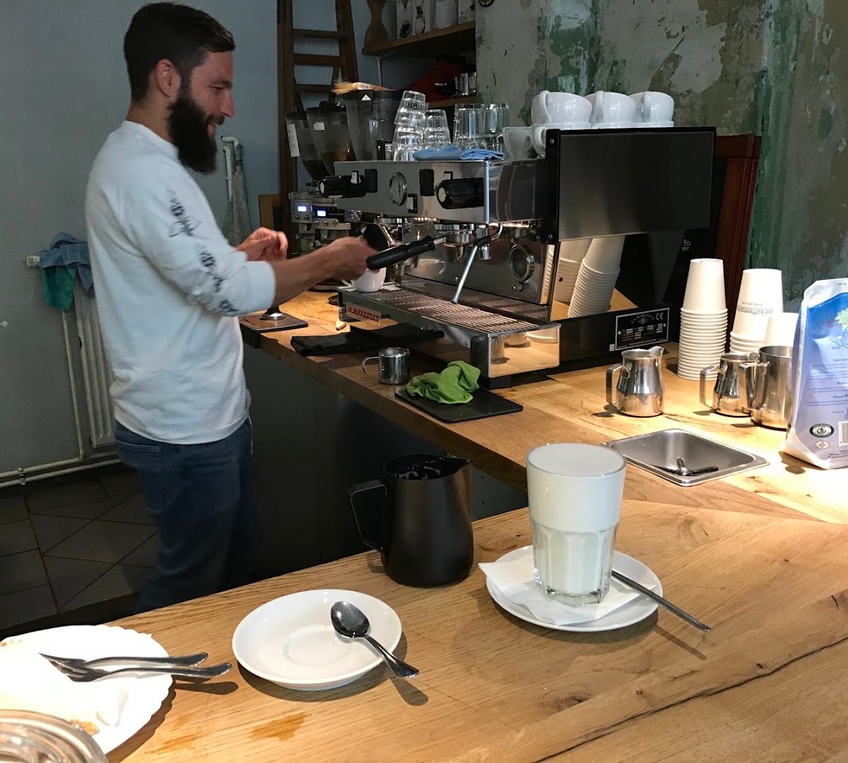 die Kaffeenauten specialty coffee shop in Berlin - photo 9