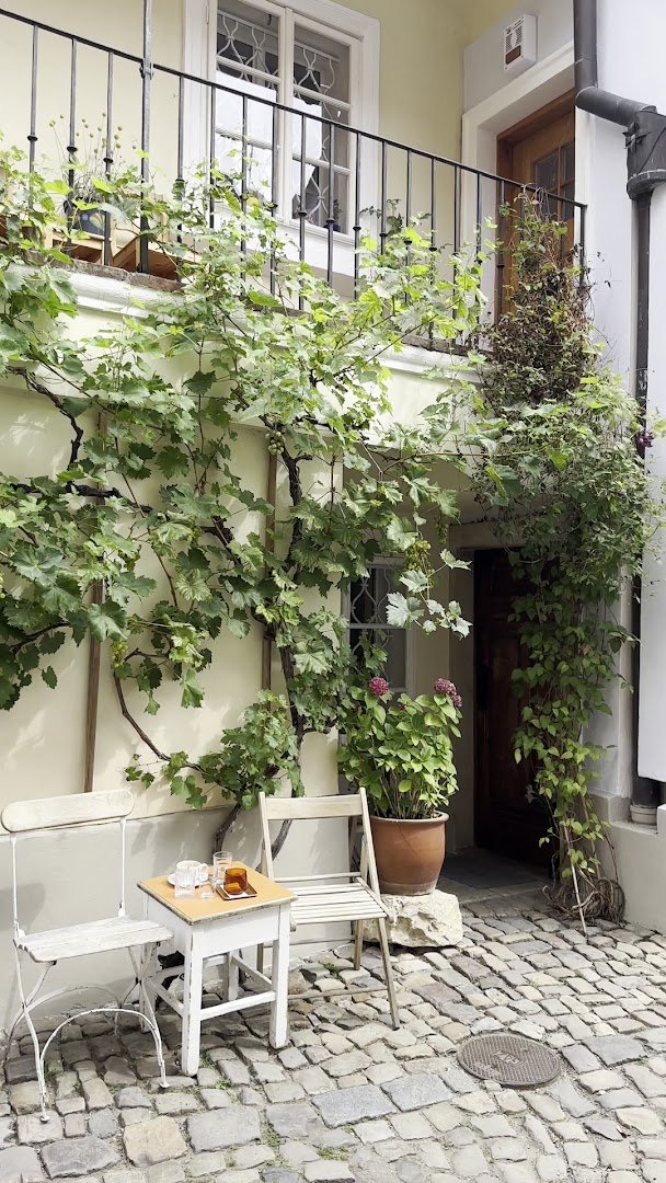 Storefront of Kavárna Nový Svět, specialty coffee shop in Prague