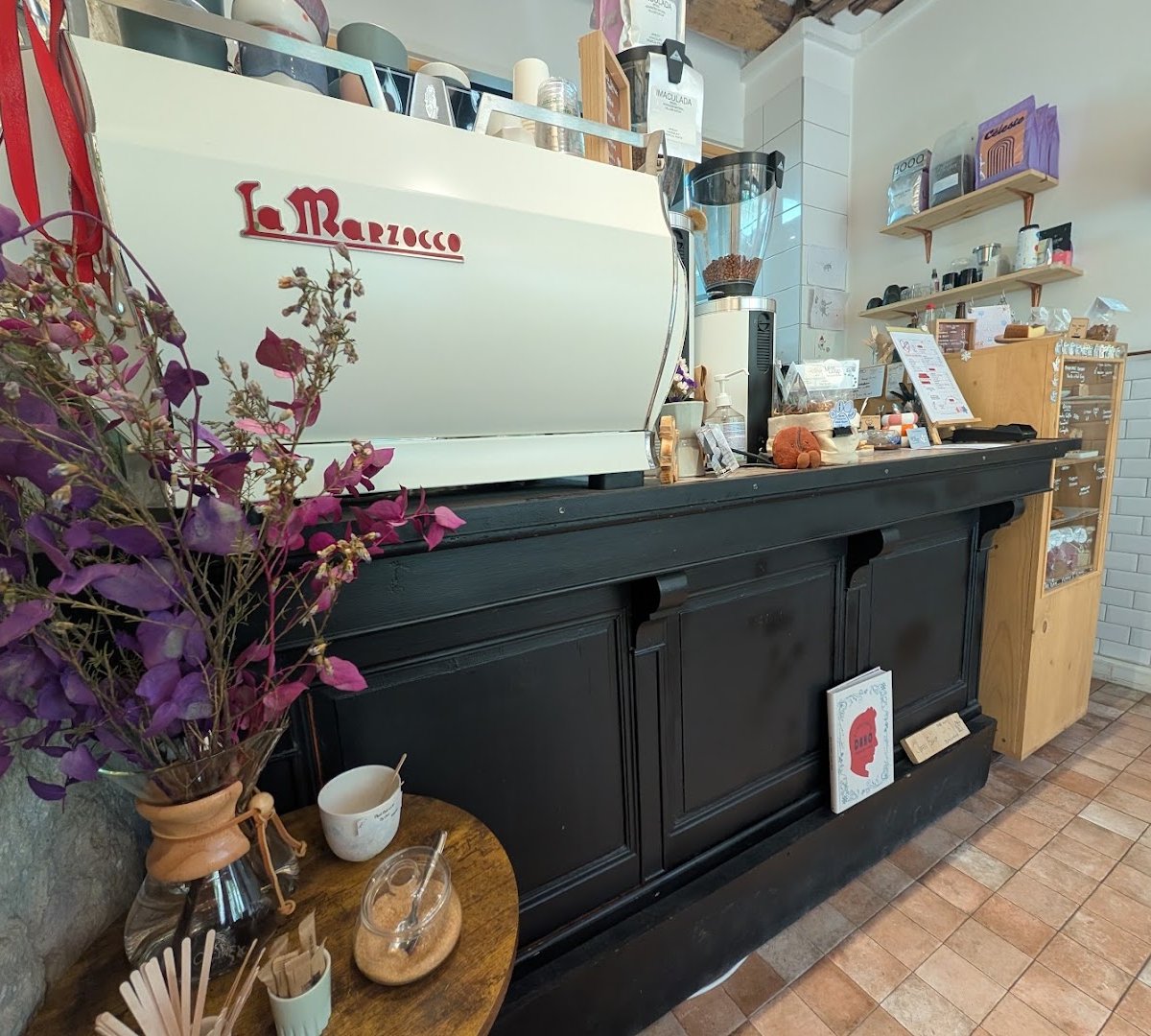 Mon Loup Coffee specialty coffee shop in Paris - photo 3