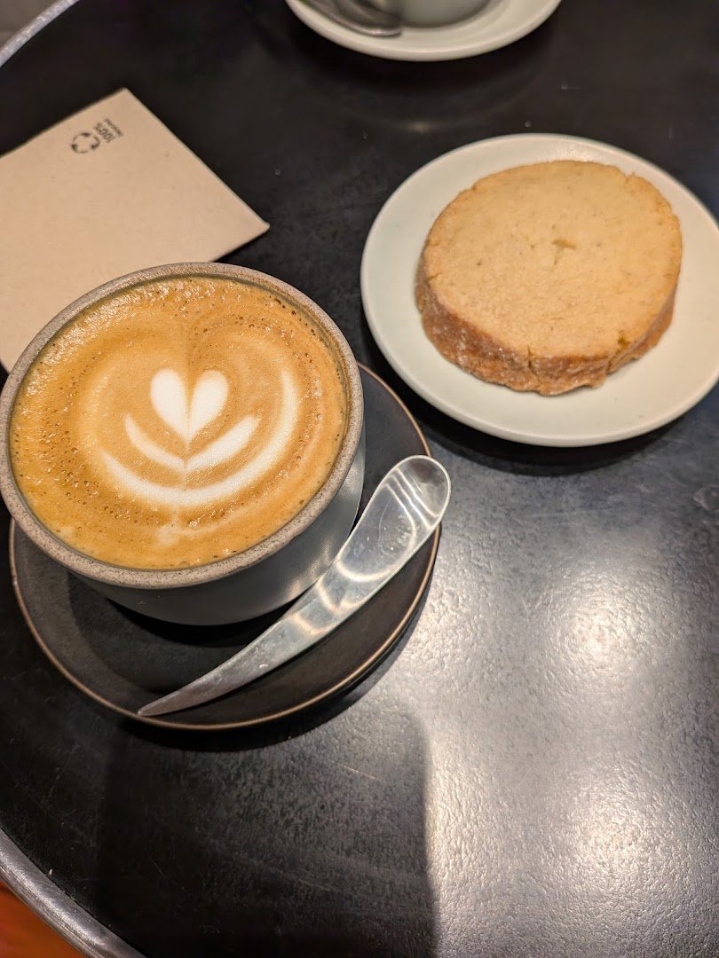 Mon Loup Coffee specialty coffee shop in Paris - photo 7