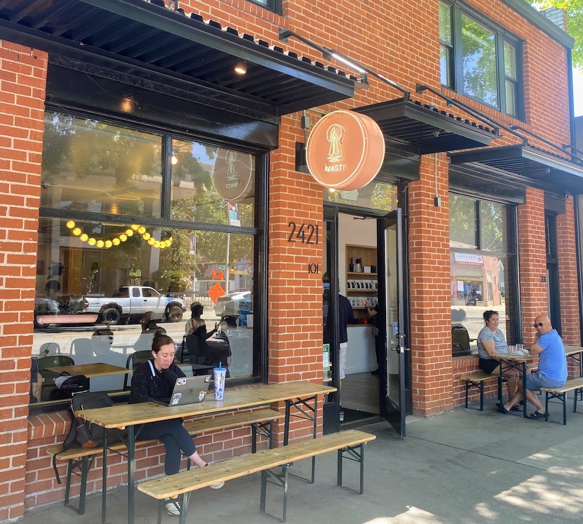Storefront of Mast Coffee, specialty coffee shop in Sacramento
