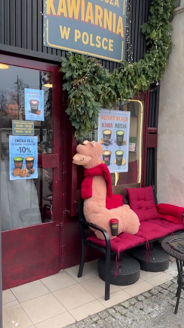 Storefront of Najmniejsza Kawiarnia w Polsce, specialty coffee shop in Warsaw