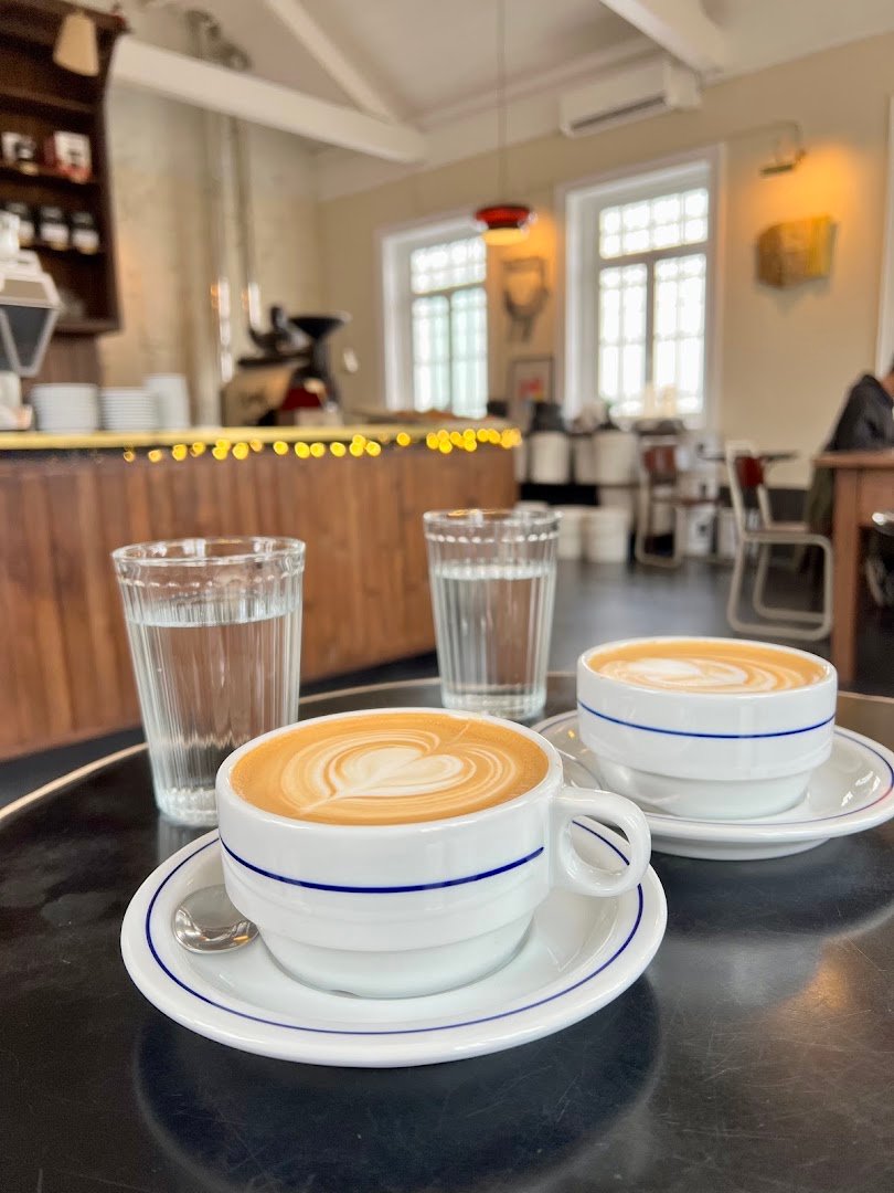 Coffee at Combi Coffee Roasters, specialty coffee shop in Porto