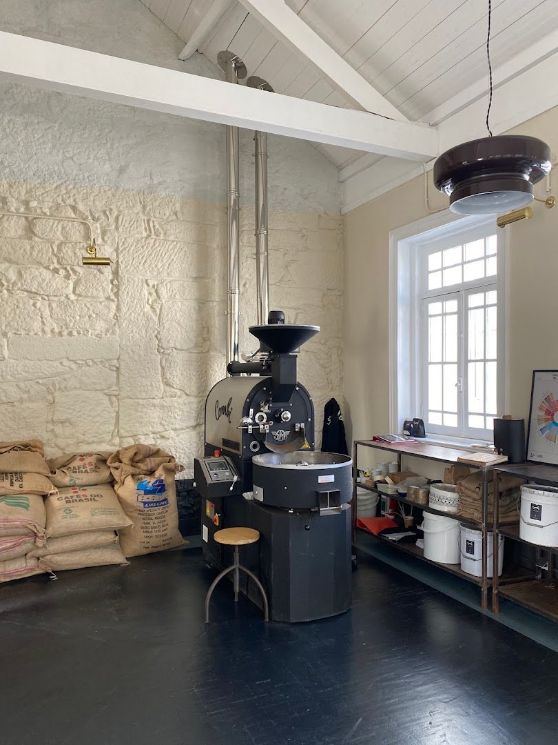 Interior of Combi Coffee Roasters, specialty coffee shop in Porto