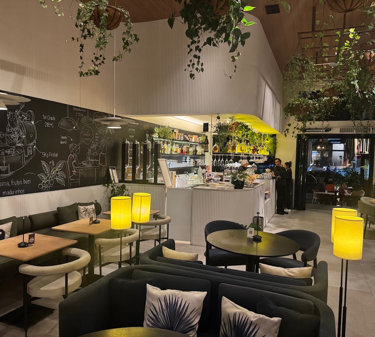 Interior of Santo Grão - Itaim, specialty coffee shop in São Paulo