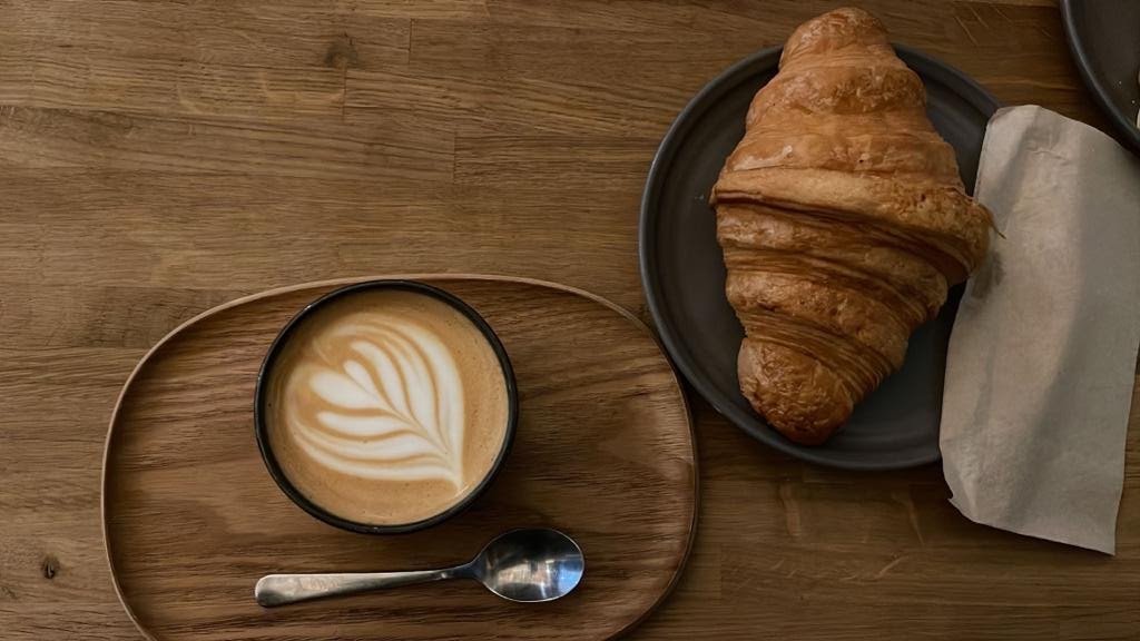 Coffee at Cairngorm Coffee, specialty coffee shop in Edinburgh