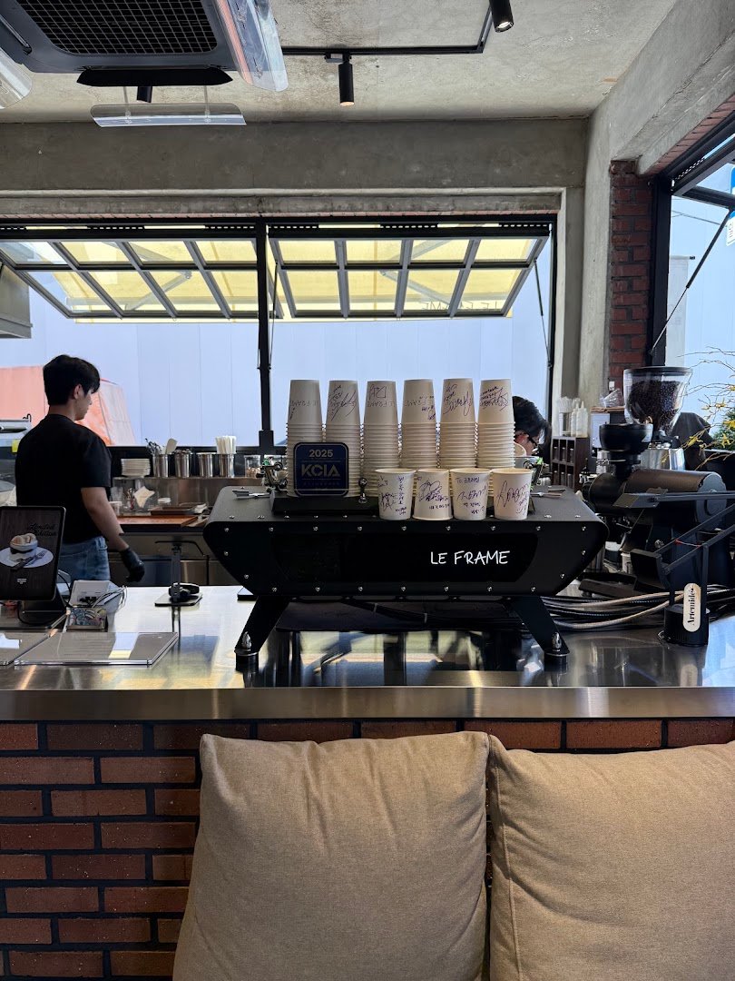 Interior of LE FRAME, specialty coffee shop in Seoul