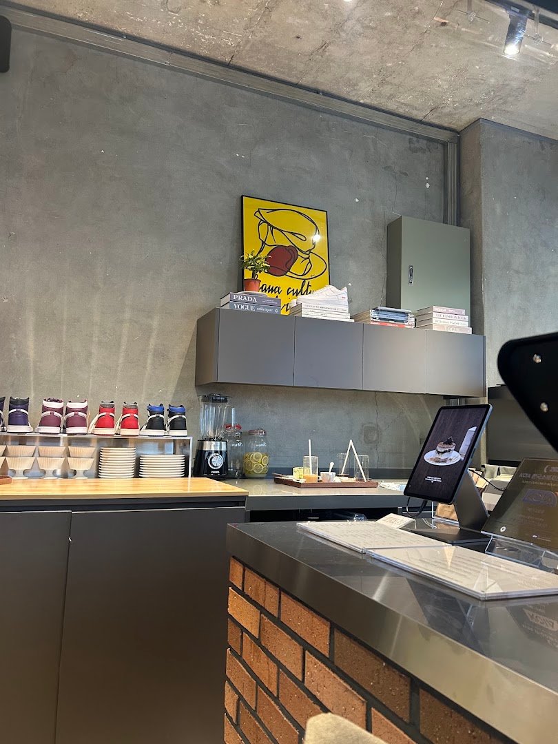Interior of LE FRAME, specialty coffee shop in Seoul