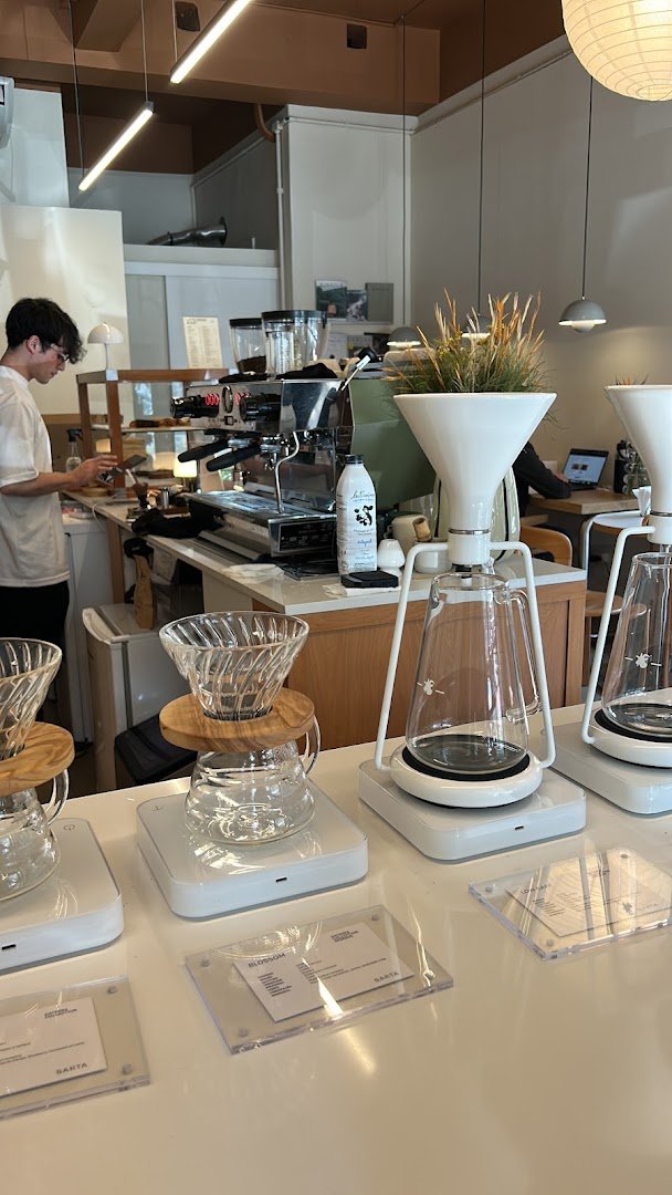 Interior of Sarta Coffee, specialty coffee shop in São Paulo