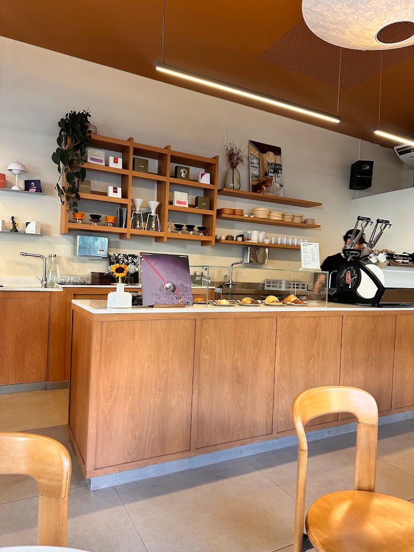 Interior of Sarta Coffee, specialty coffee shop in São Paulo
