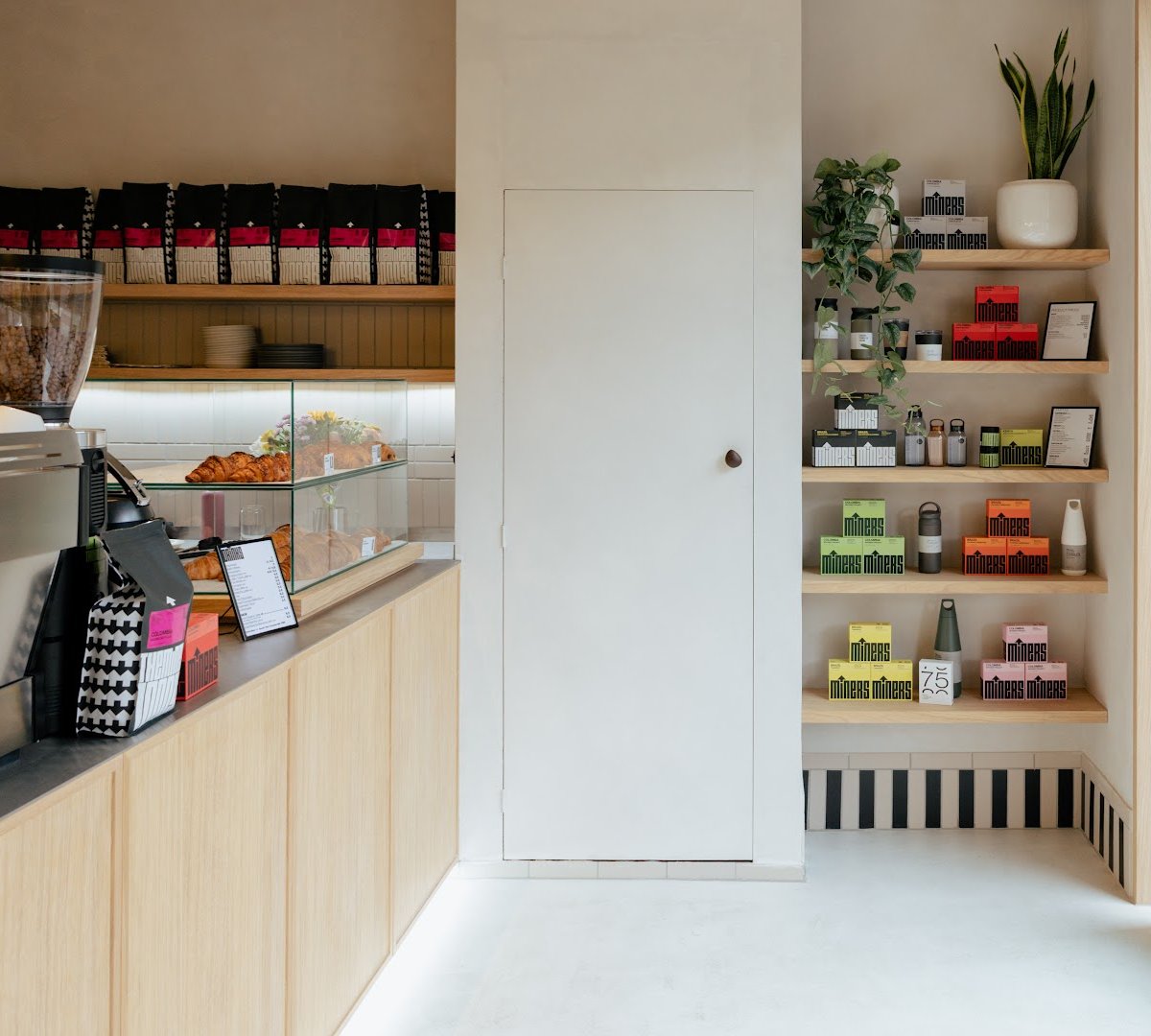The Miners Сoffee Oud-West specialty coffee shop in Amsterdam - photo 2