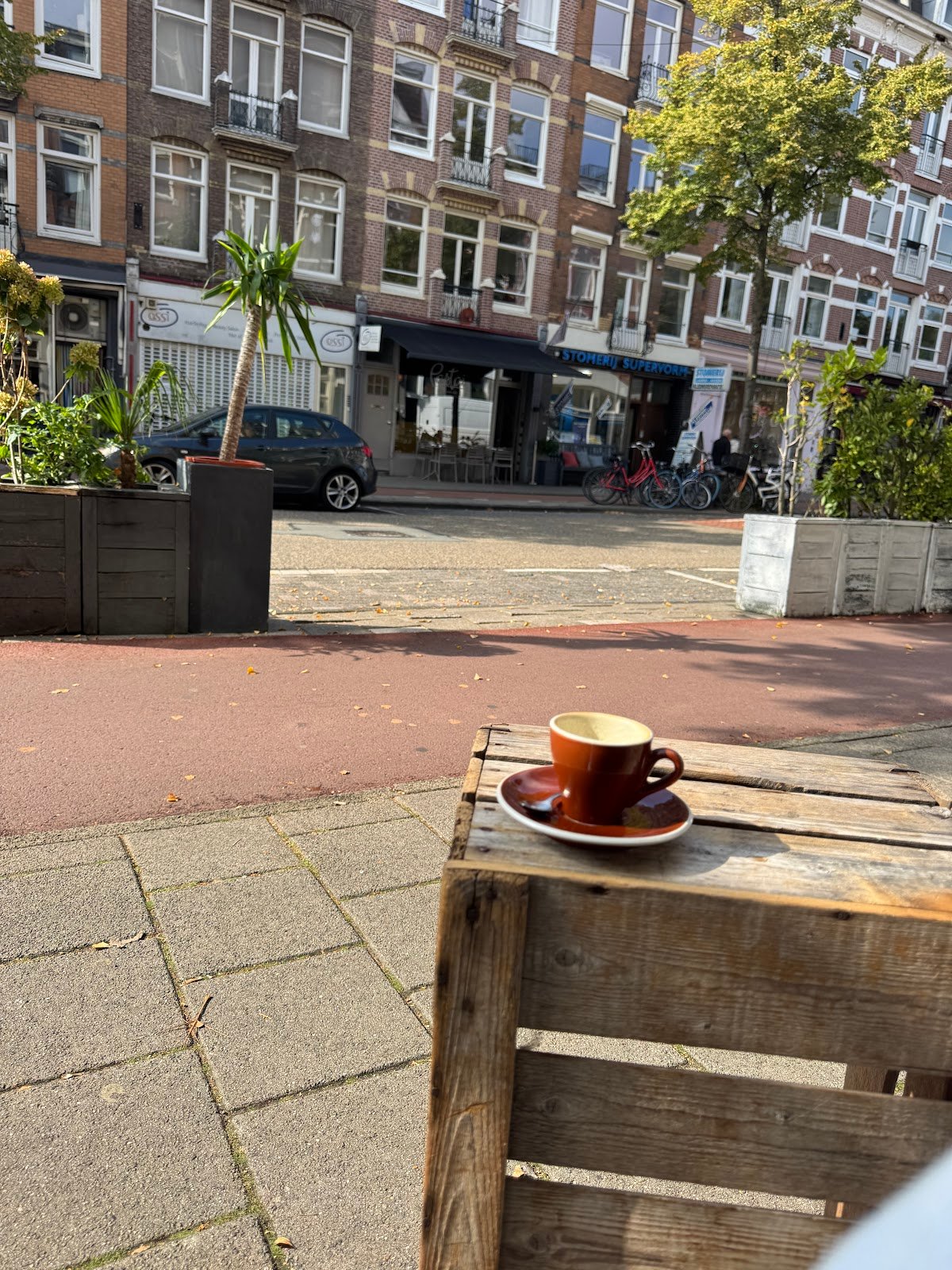 Trakteren specialty coffee shop in Amsterdam - photo 2