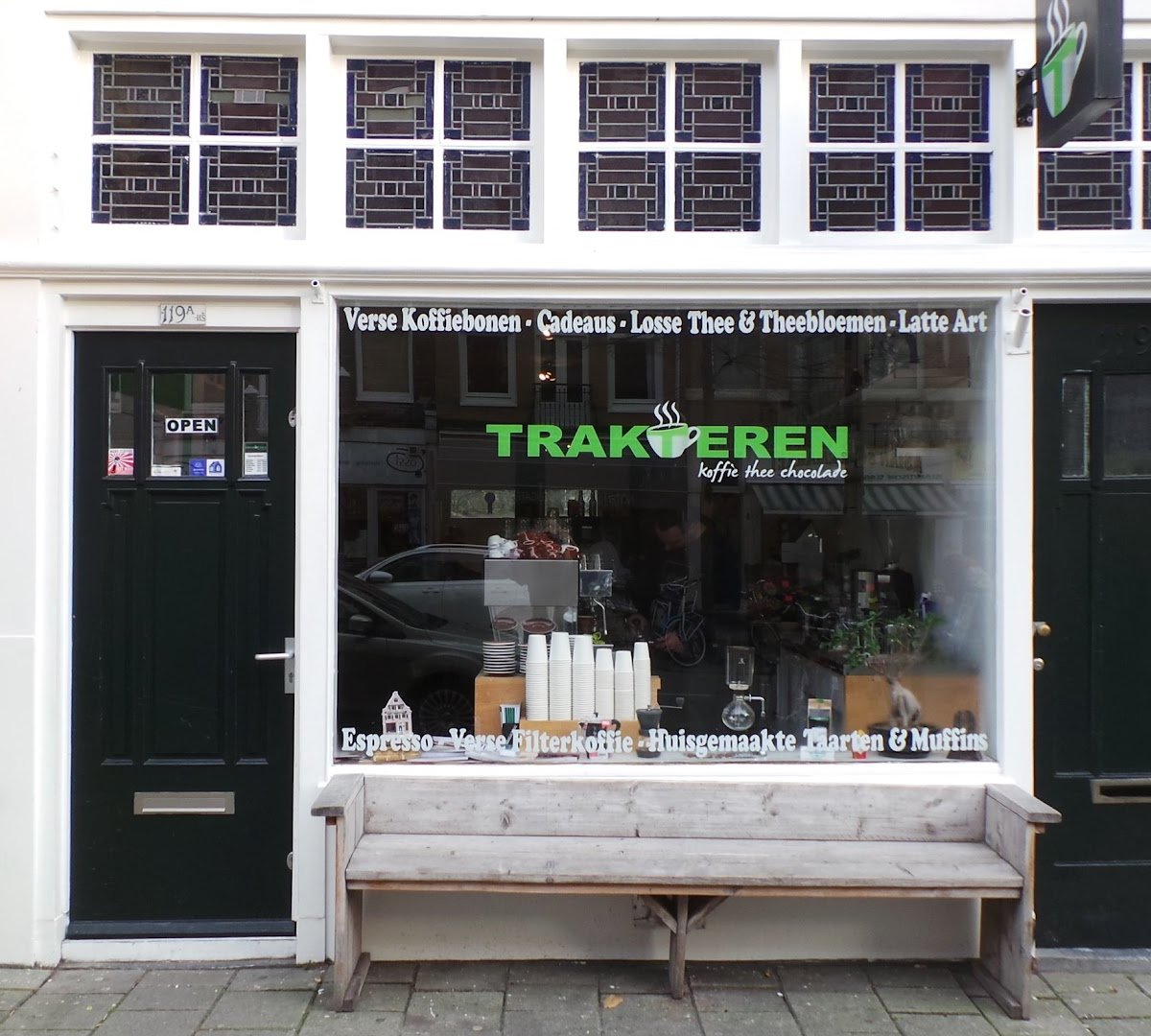 Trakteren specialty coffee shop in Amsterdam - photo 5