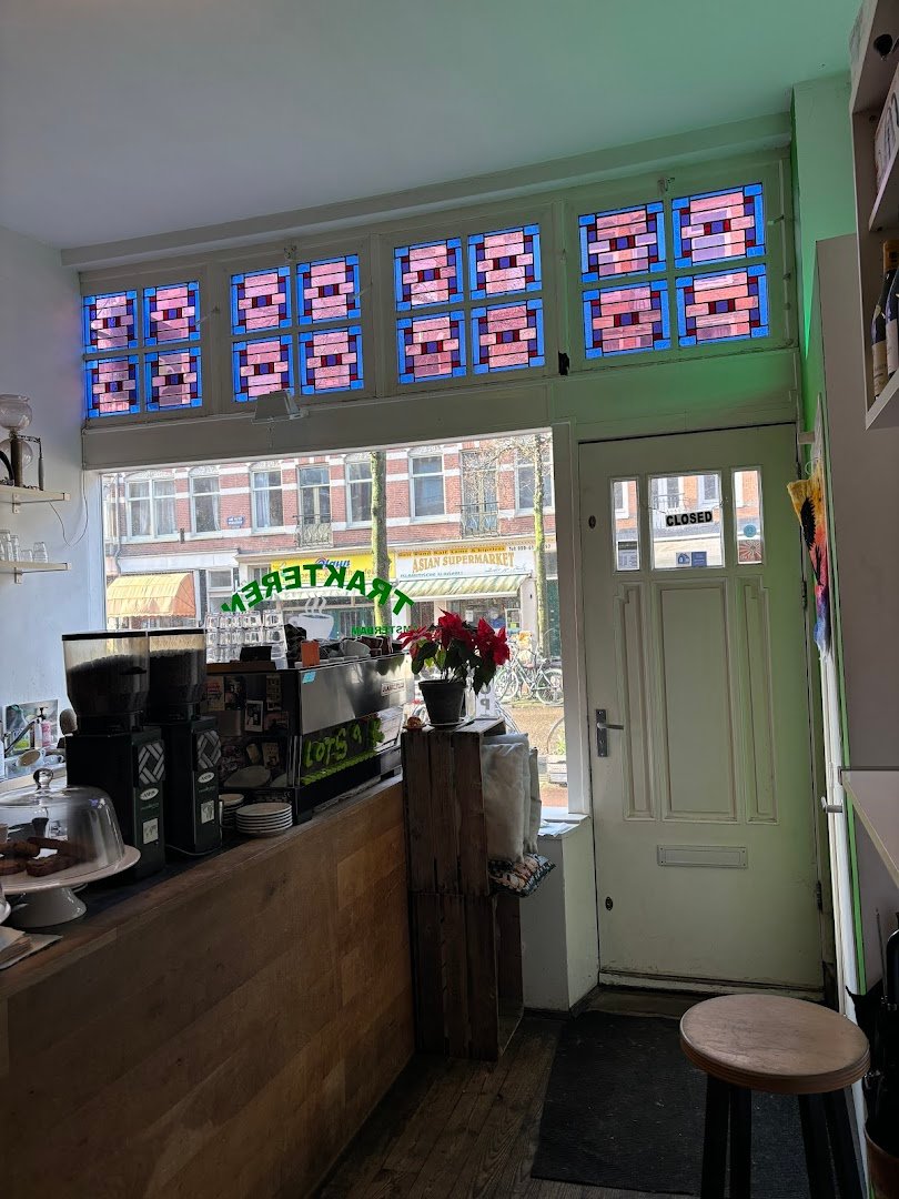 Trakteren specialty coffee shop in Amsterdam - photo 6