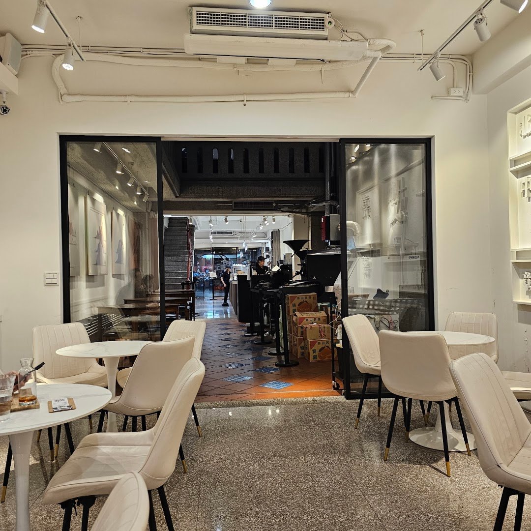SanFormosan Café & Roastory Dihua Shop specialty coffee shop in Taipei - photo 2