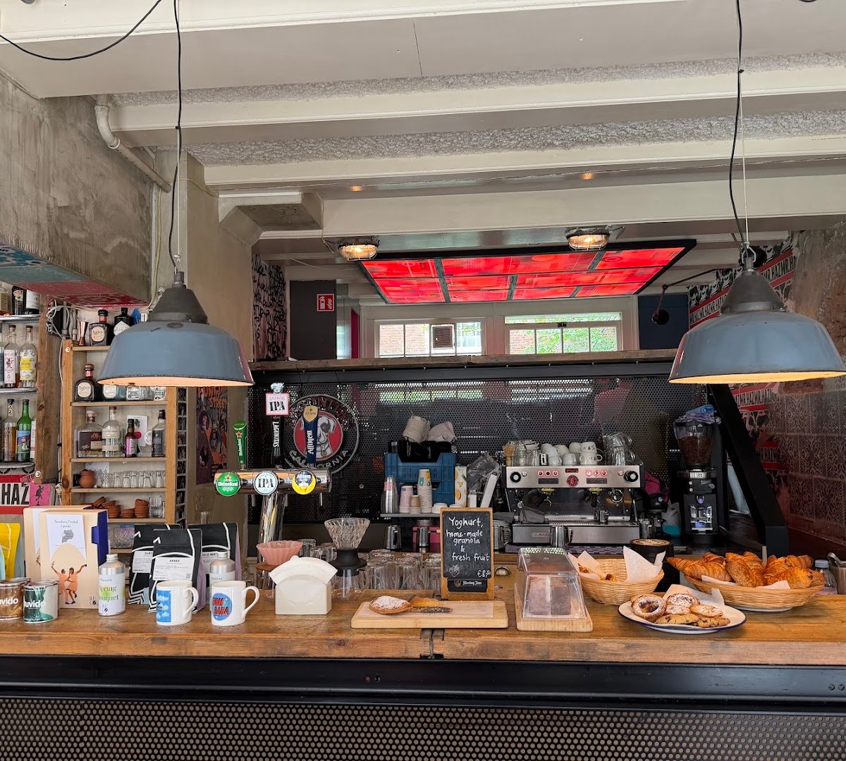 Mr Haz Coffee Bar specialty coffee shop in Amsterdam - photo 8