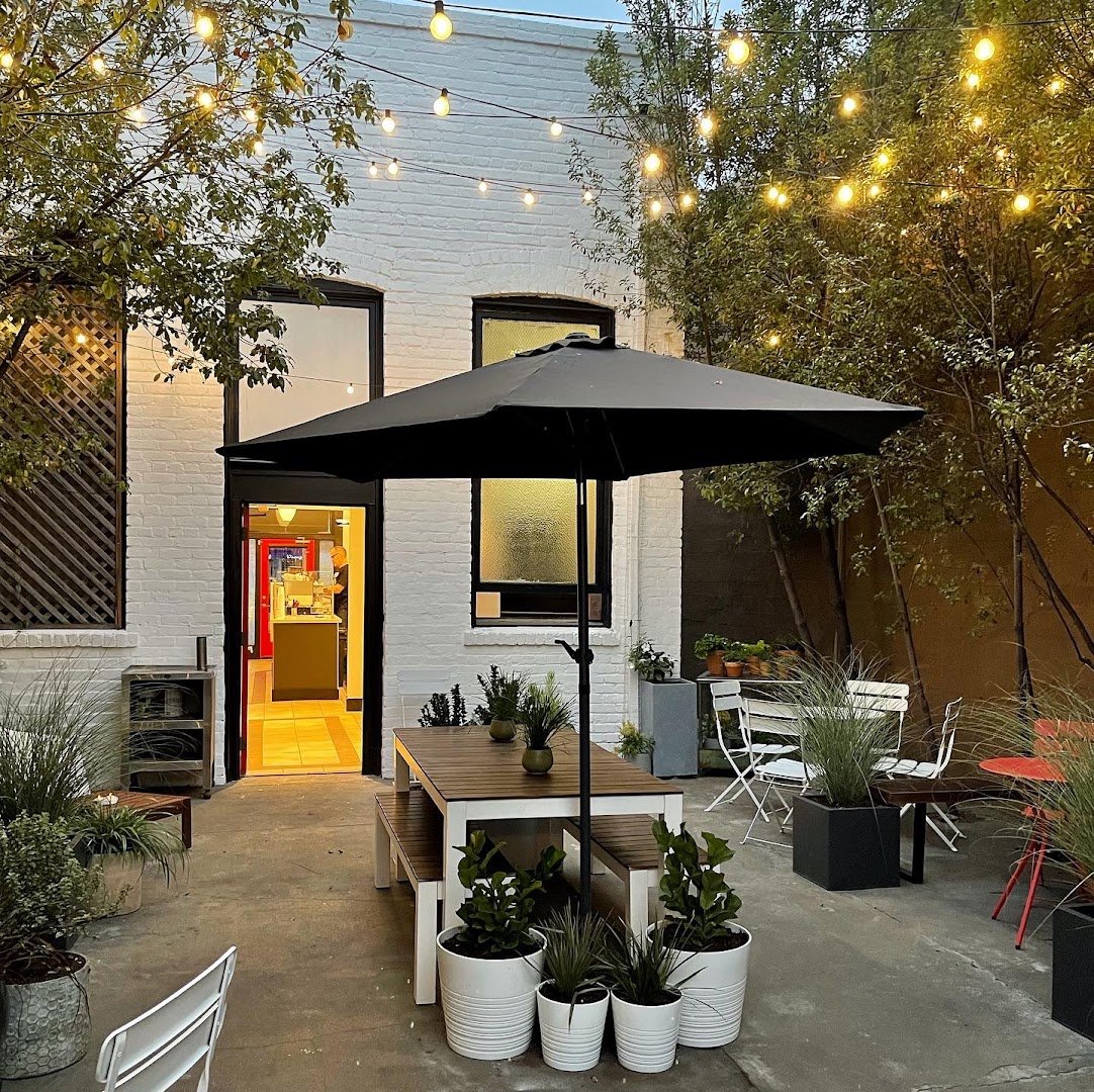 Storefront of SIGNAL Coffee Roasters, specialty coffee shop in Oakland