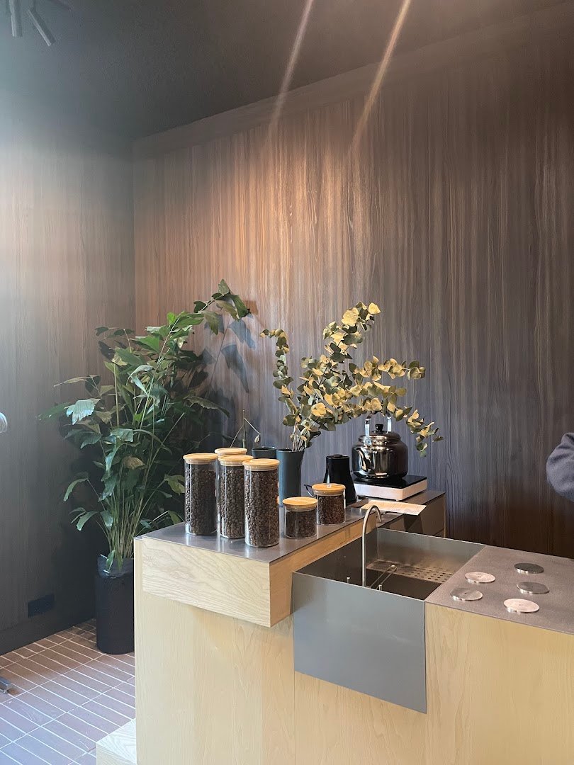 Dak Showroom by Dak Coffee Roasters specialty coffee shop in Amsterdam - photo 14