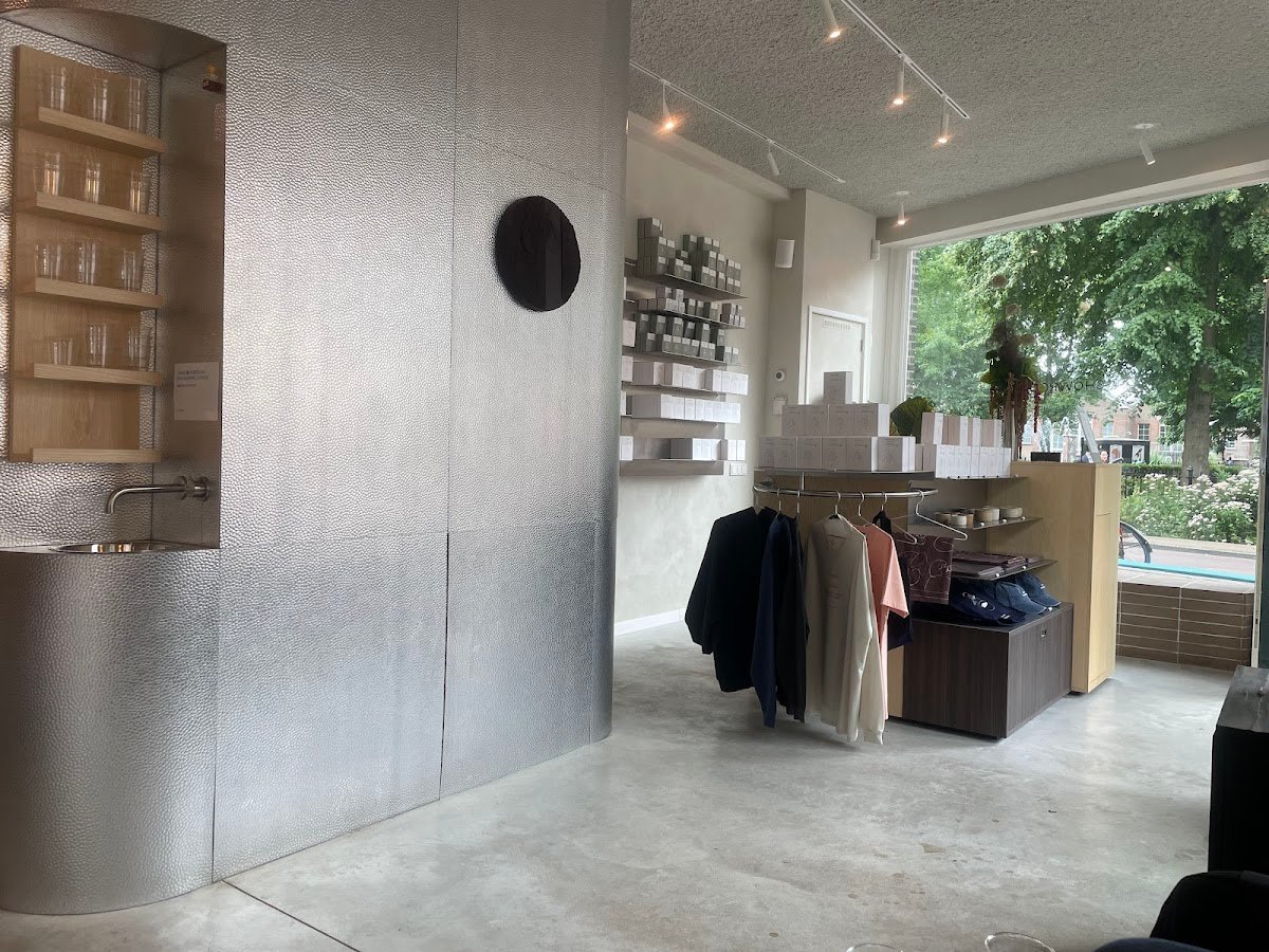Dak Showroom by Dak Coffee Roasters specialty coffee shop in Amsterdam - photo 6