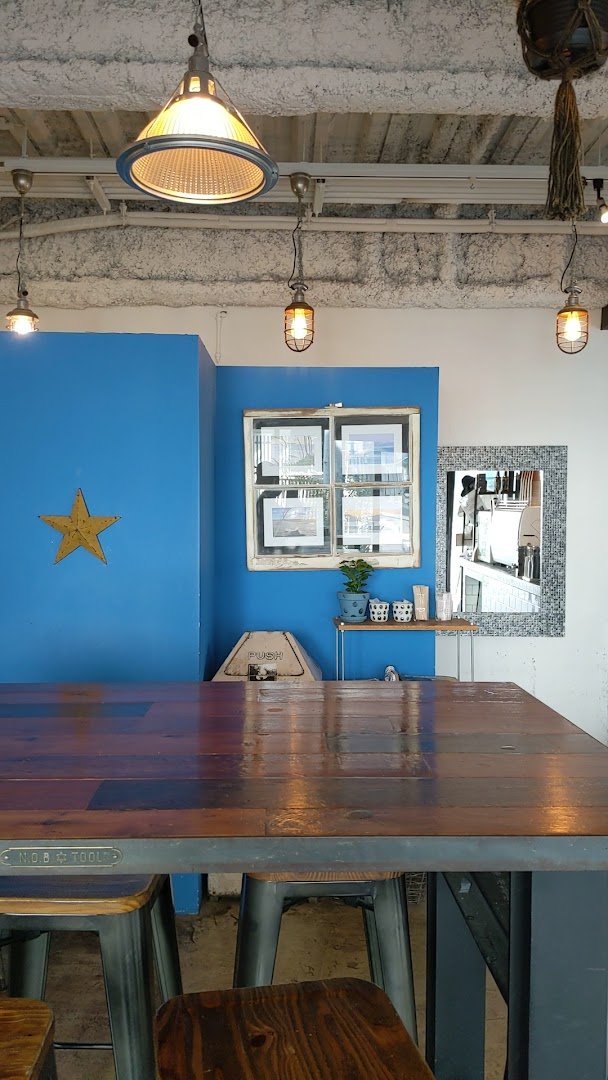 Interior of Byron Bay Coffee Company, specialty coffee shop in Tokyo