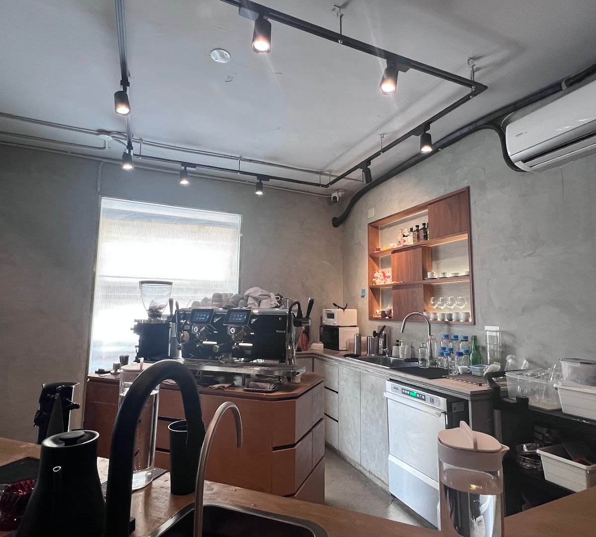 noon specialty coffee shop in Taipei - photo 10
