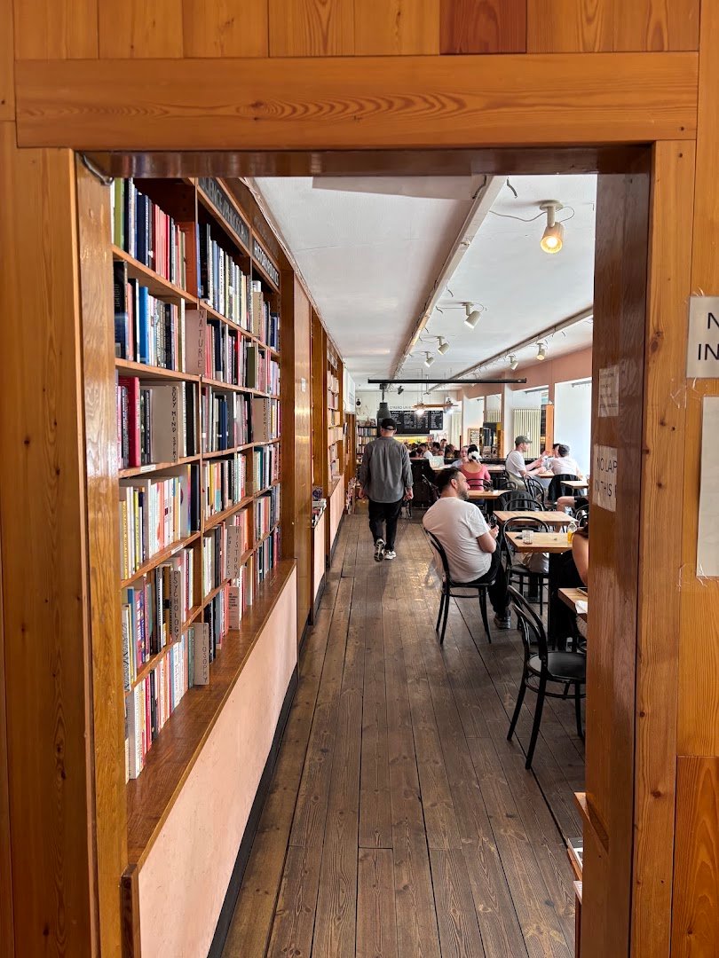 Shakespeare & Sons - Fine Bagels specialty coffee shop in Berlin - photo 2