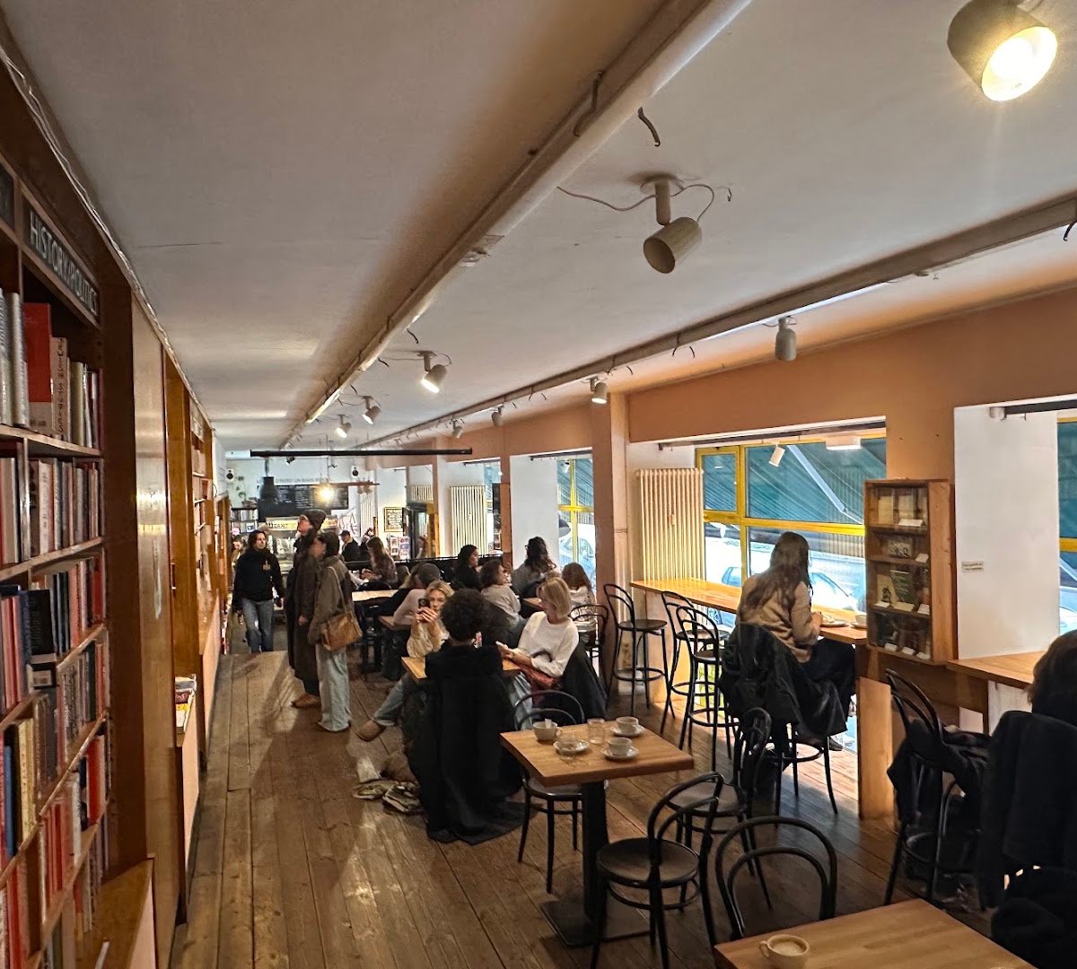 Shakespeare & Sons - Fine Bagels specialty coffee shop in Berlin - photo 9