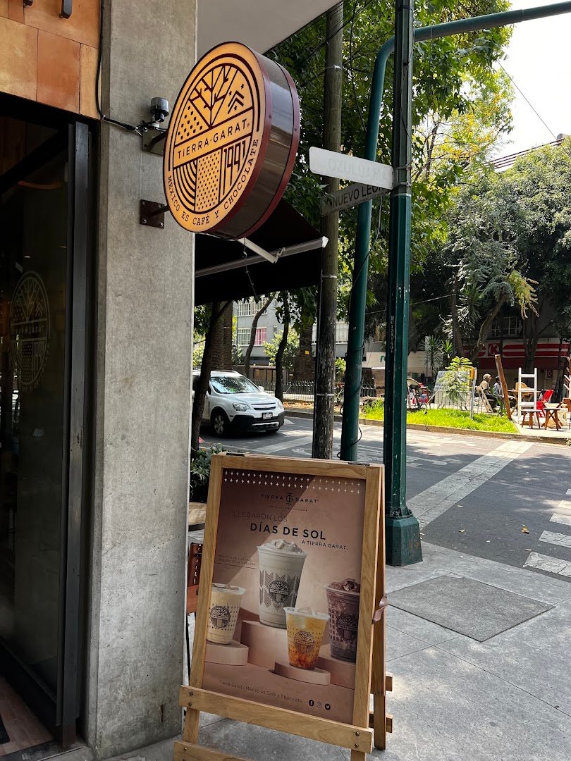 Storefront of Tierra Garat Amsterdam, specialty coffee shop in Mexico City