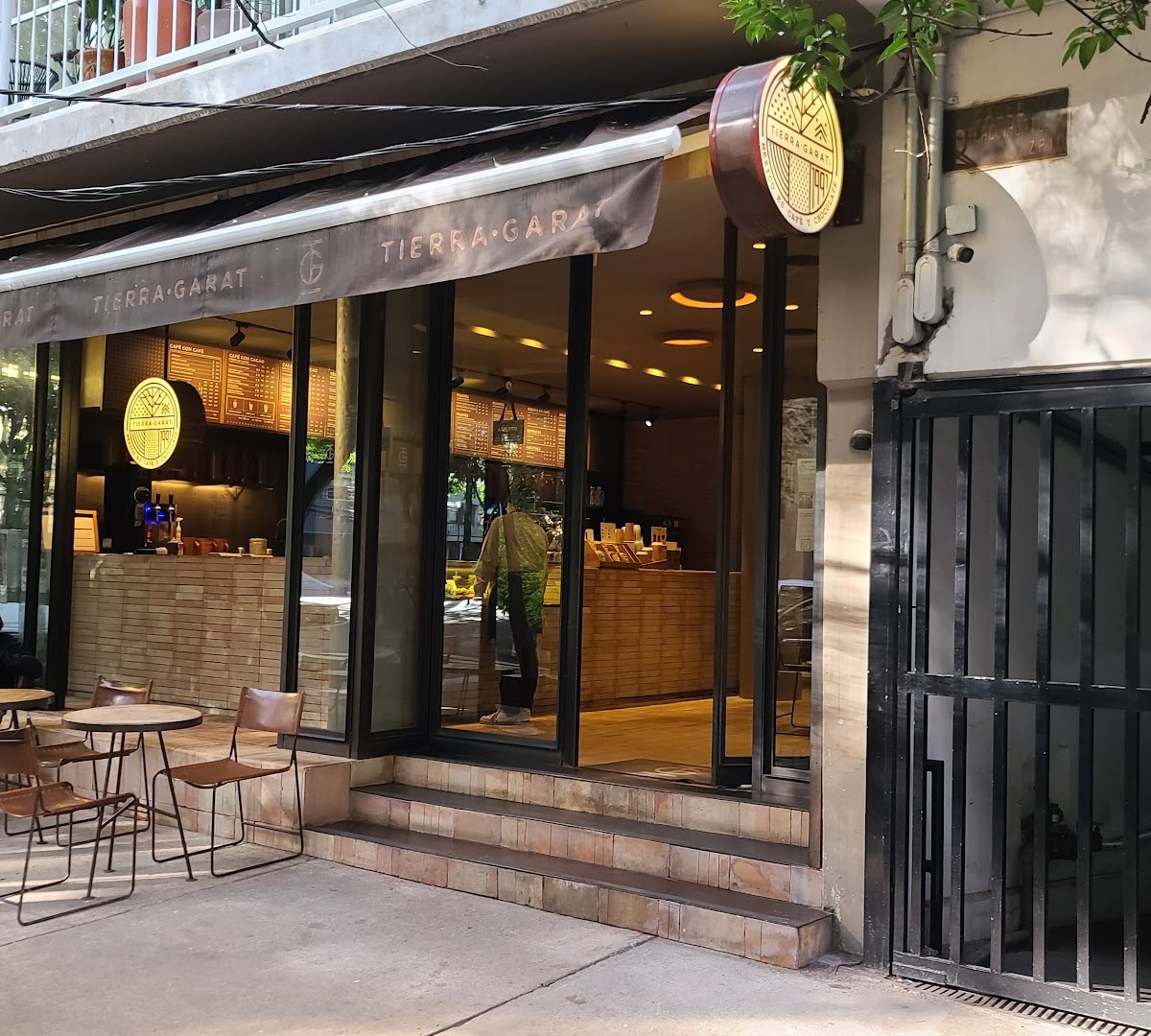 Storefront of Tierra Garat Amsterdam, specialty coffee shop in Mexico City