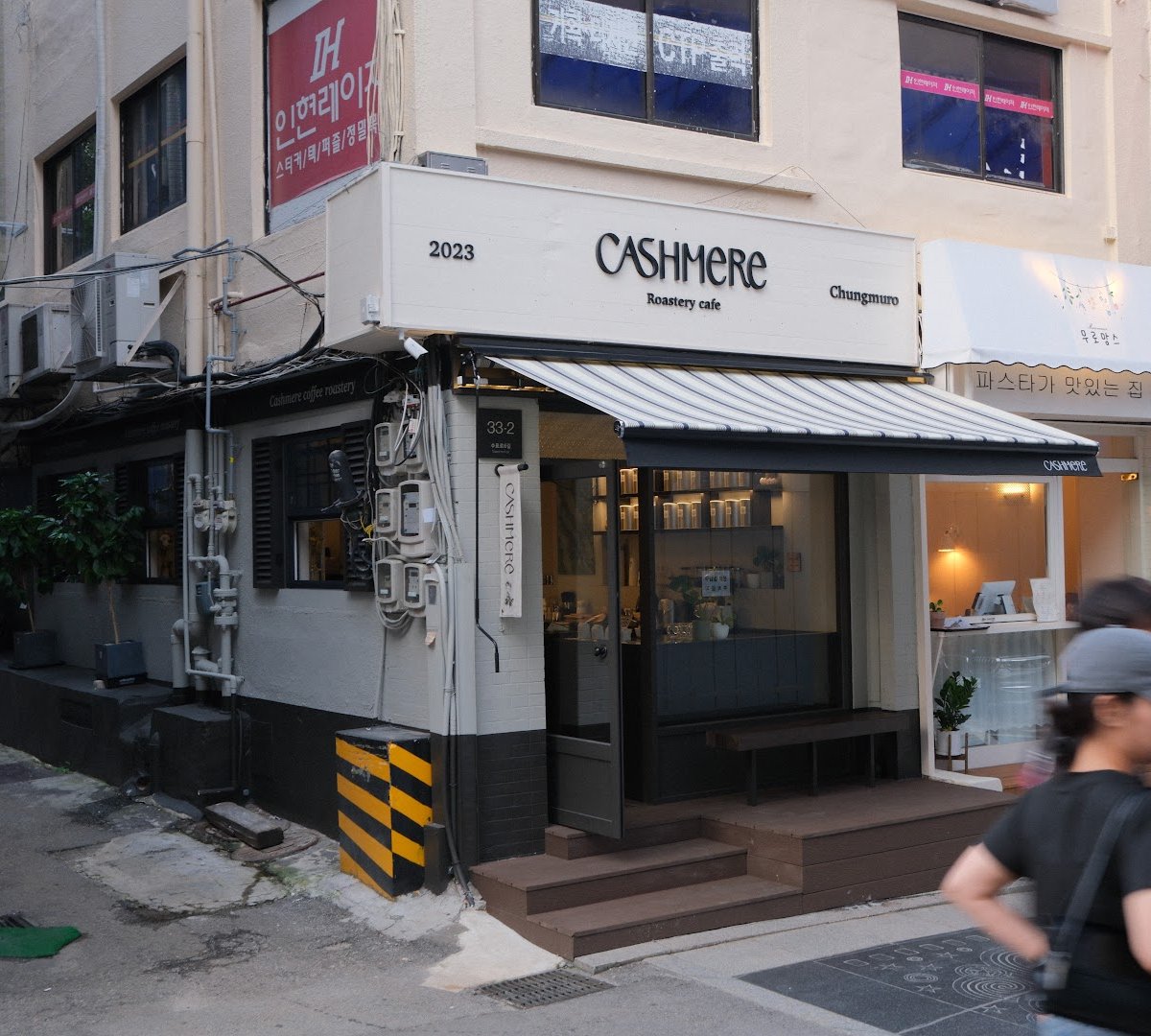 Storefront of Cashmere Coffee, specialty coffee shop in Seoul