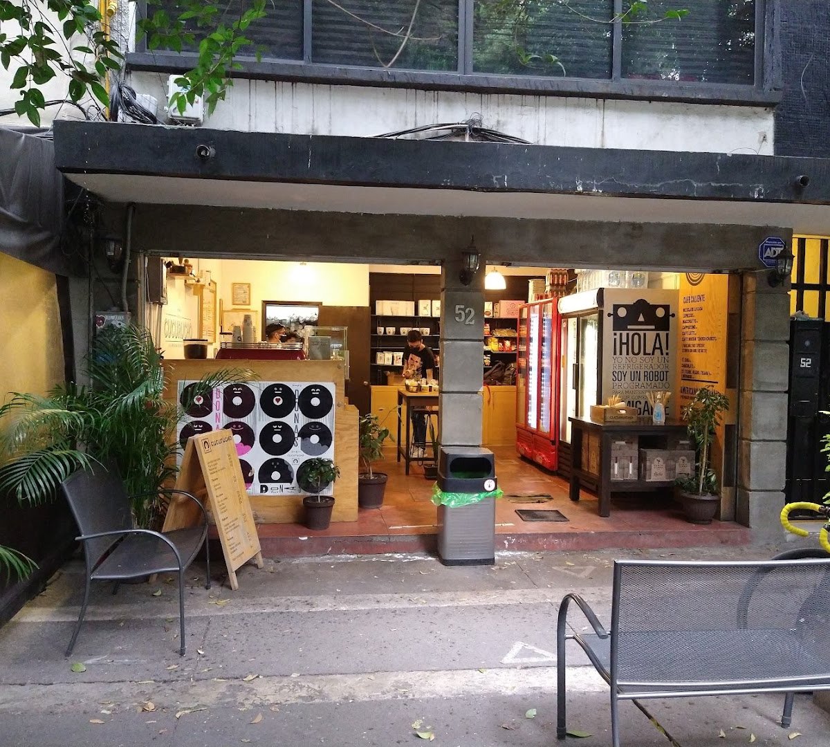 Storefront of Cucurucho Cuauhtémoc, specialty coffee shop in Mexico City
