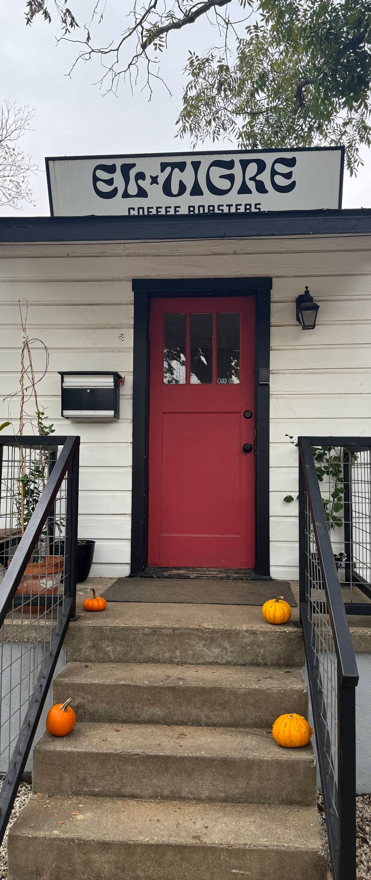 EL TIGRE COFFEE ROASTERS specialty coffee shop in Austin - photo 11