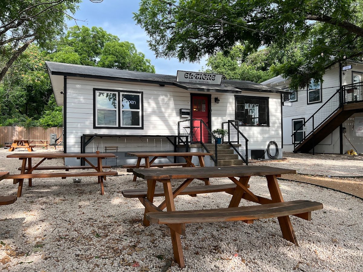 EL TIGRE COFFEE ROASTERS specialty coffee shop in Austin - photo 4