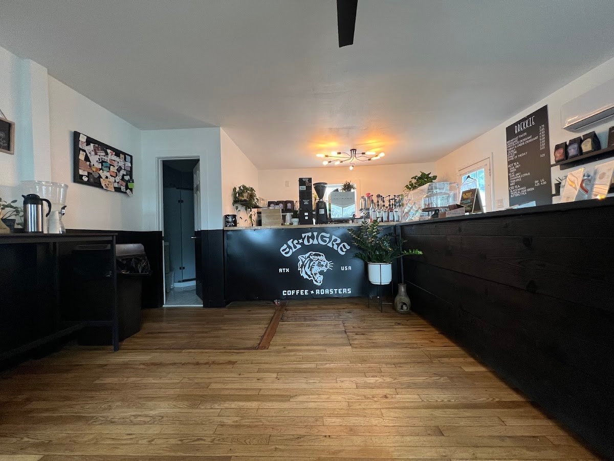 EL TIGRE COFFEE ROASTERS specialty coffee shop in Austin - photo 5