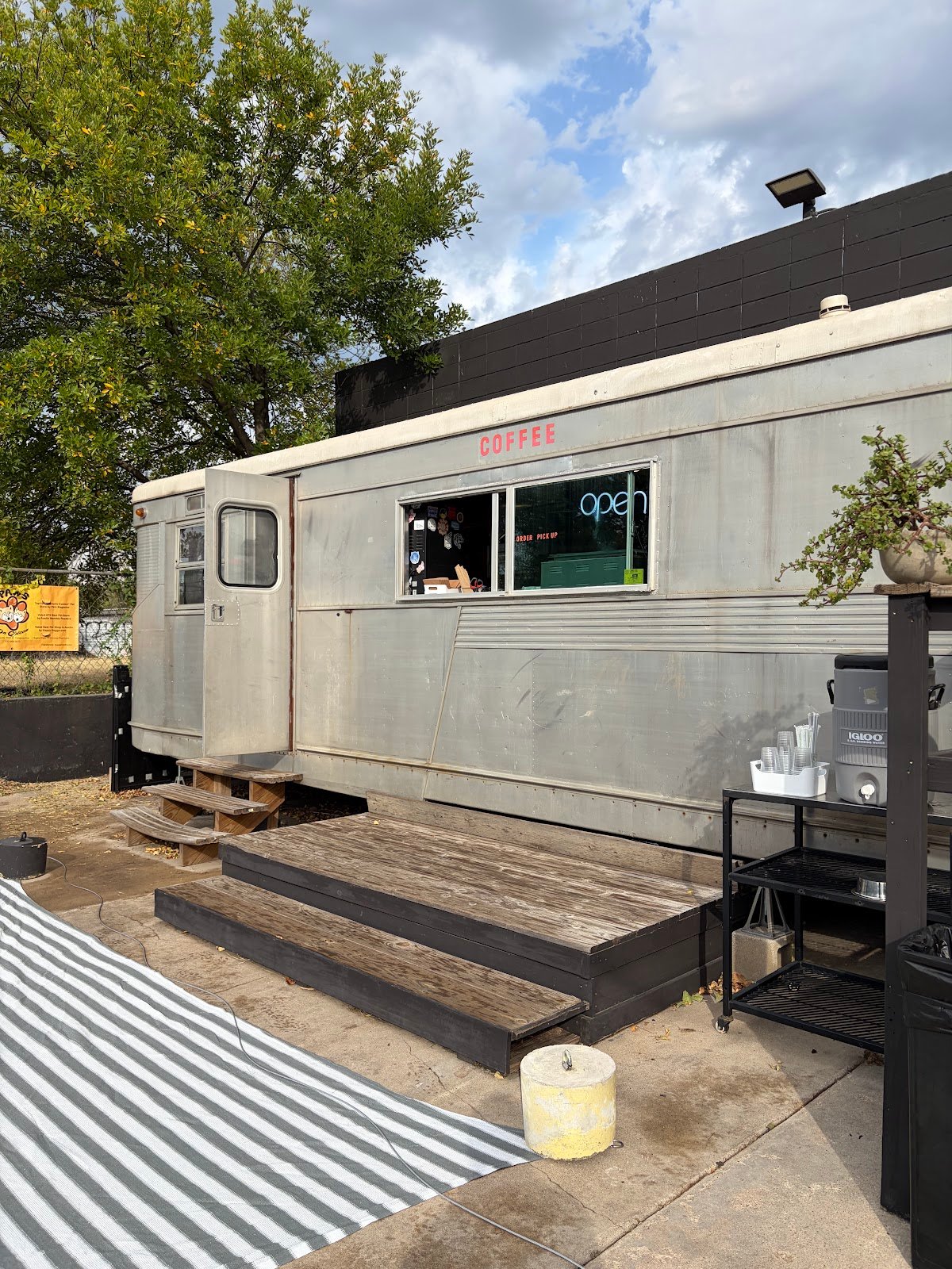 EL TIGRE COFFEE ROASTERS specialty coffee shop in Austin - photo 7