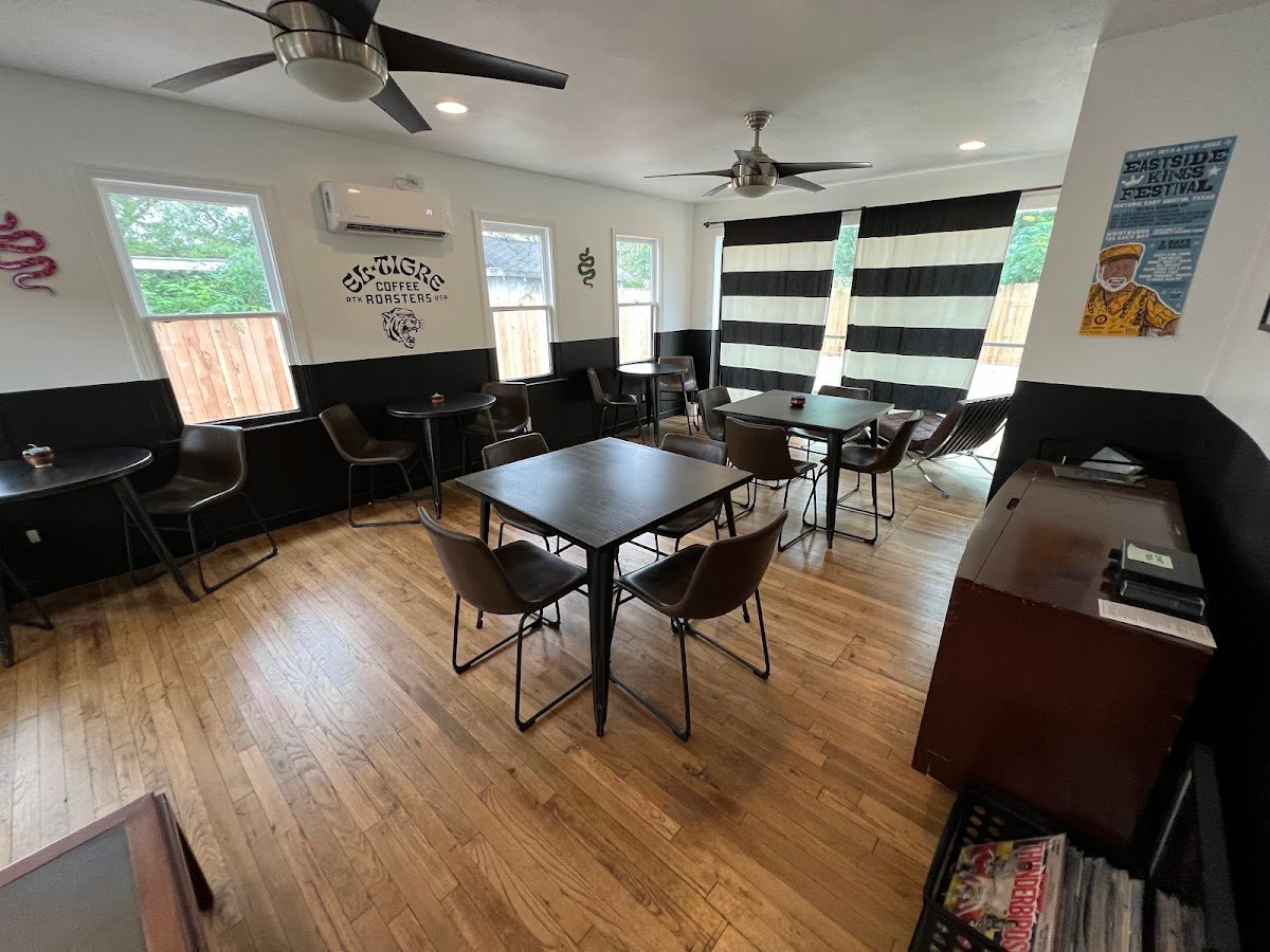 EL TIGRE COFFEE ROASTERS specialty coffee shop in Austin - photo 10