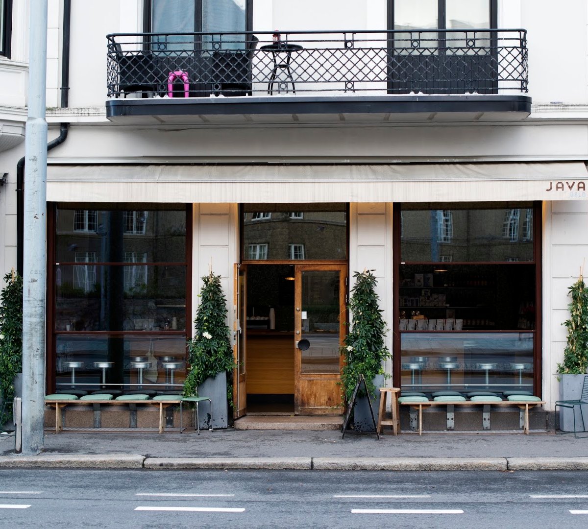 Storefront of Java espresso & coffee Business AS, specialty coffee shop in Oslo