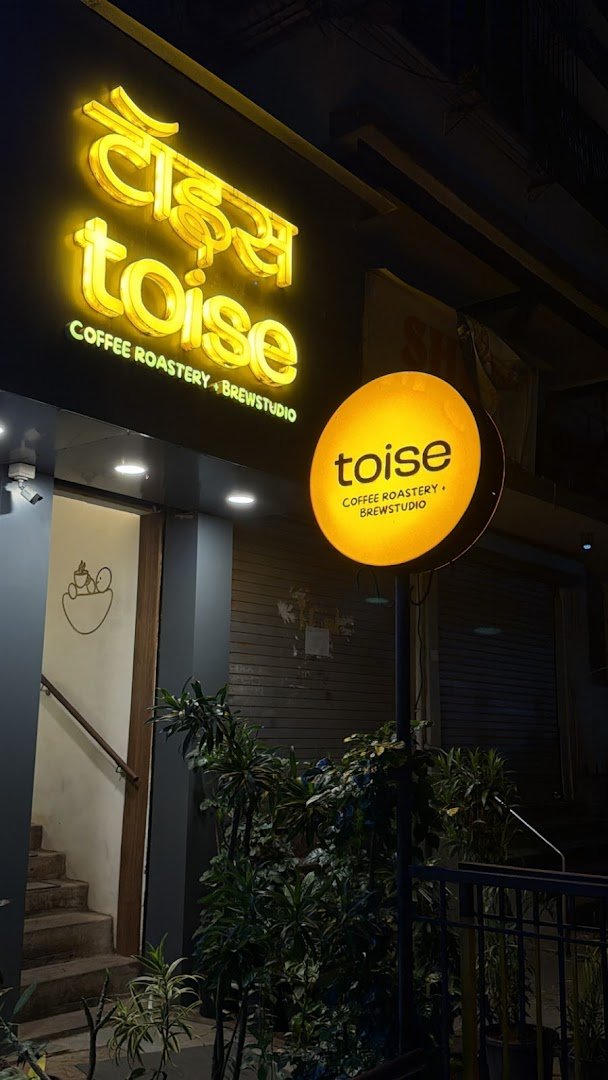 Storefront of Toise Coffee Roastery + Brewstudio, specialty coffee shop in Mumbai