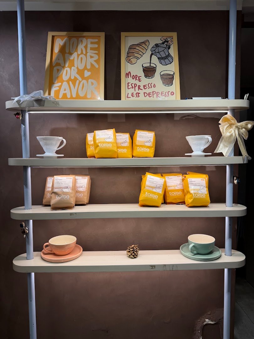 Interior of Toise Coffee Roastery + Brewstudio, specialty coffee shop in Mumbai