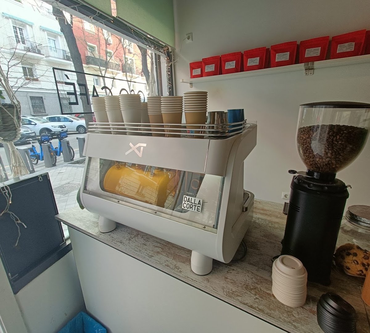 OSO CAFÉ specialty coffee shop in Madrid - photo 6
