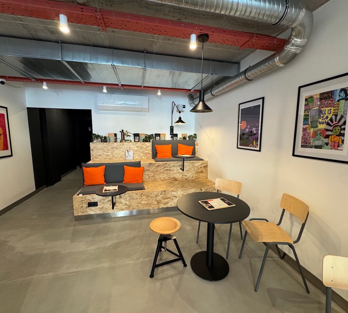 Square Café by NOSH specialty coffee shop in Budapest - photo 8