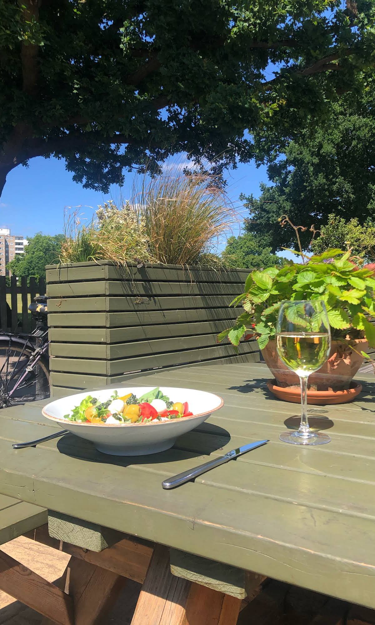 The Skylark Café specialty coffee shop in London - photo 12