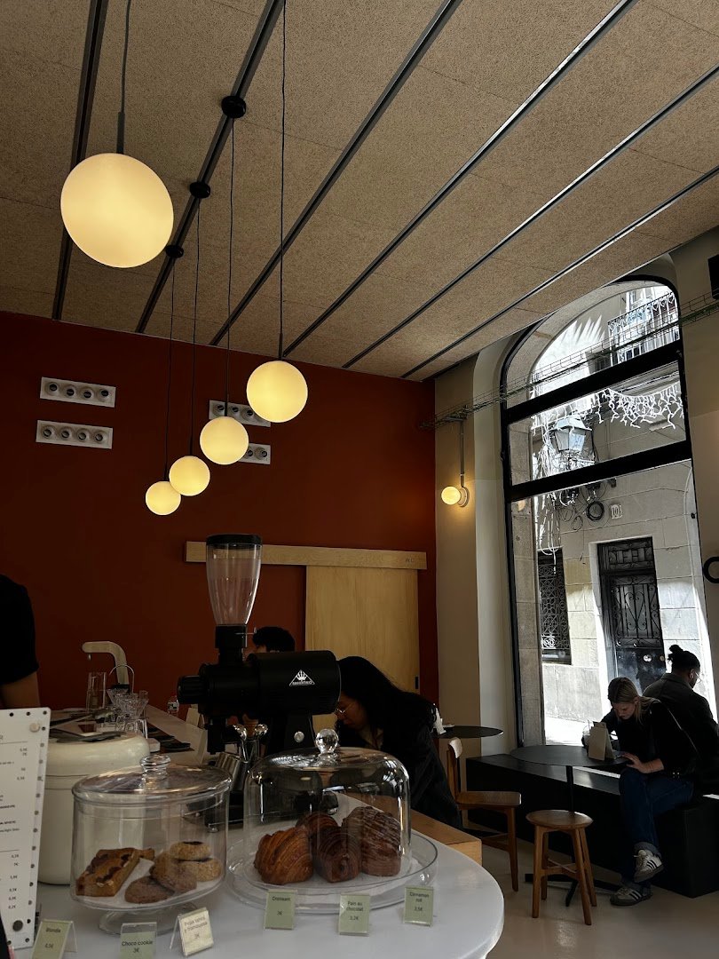 Right Side Coffee Bar specialty coffee shop in Barcelona - photo 3