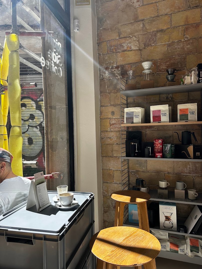 Right Side Coffee Bar specialty coffee shop in Barcelona - photo 4