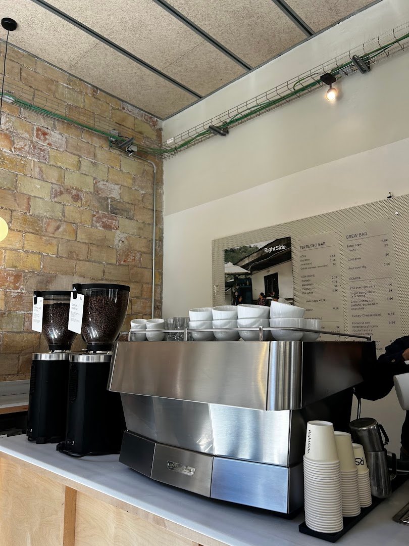 Right Side Coffee Bar specialty coffee shop in Barcelona - photo 5