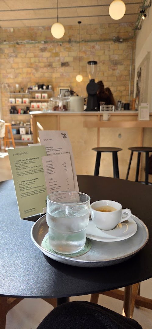 Right Side Coffee Bar specialty coffee shop in Barcelona - photo 8